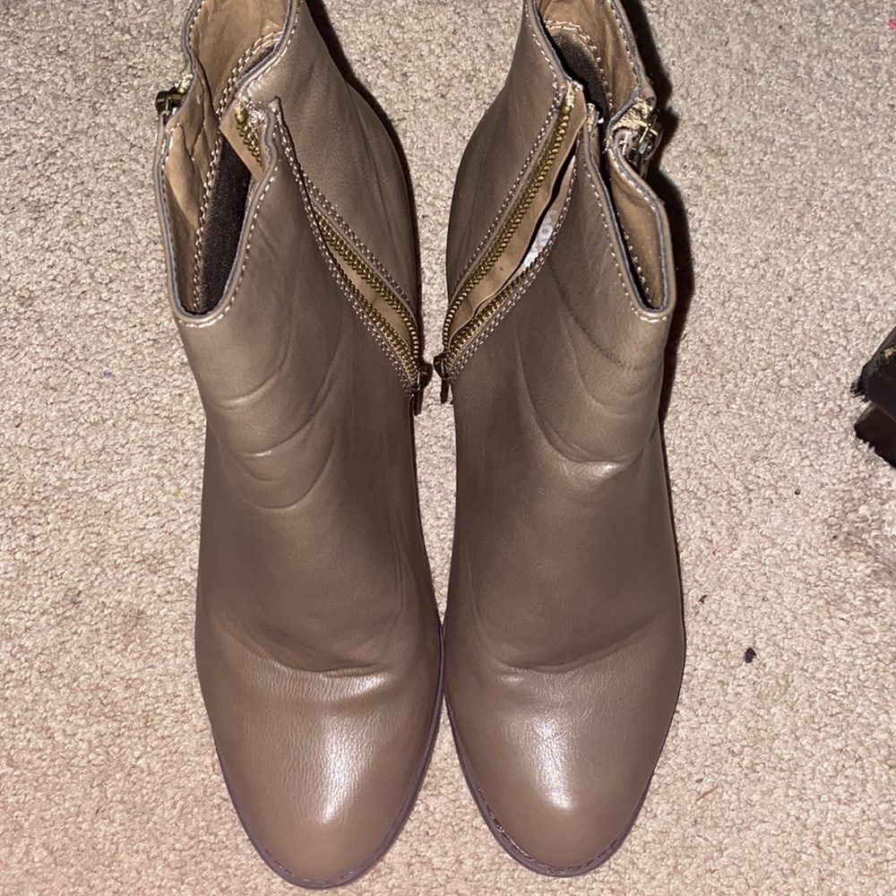 Women’s short boots